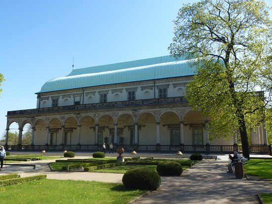 Letohrádek královny Anny Palads